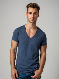 Olvoria | Camiseta de hombre con cuello en V y cuello desgastado