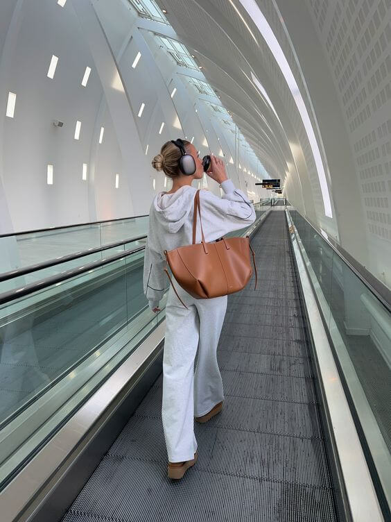 Olvoria | Voss – Vintage Leather Shoulder Bag for Women | Spacious, Elegant and Timeless Design